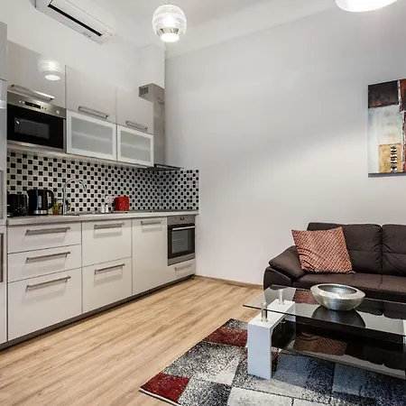 Quiet Nest In The Bustling Centre Of *