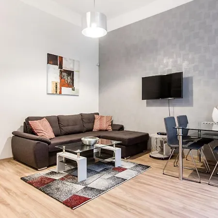 Apartment Quiet Nest In The Bustling Centre Of Budapest