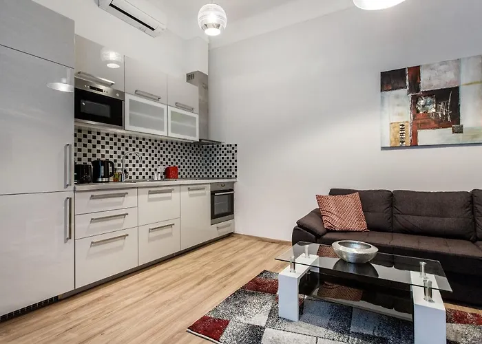 Quiet Nest In The Bustling Centre Of *