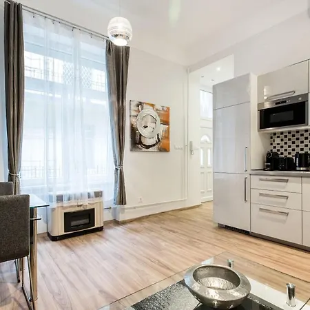 شقة Quiet Nest In The Bustling Centre Of بودابست