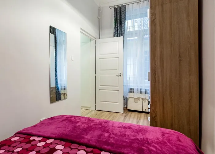 Quiet Nest In The Bustling Centre Of Apartman