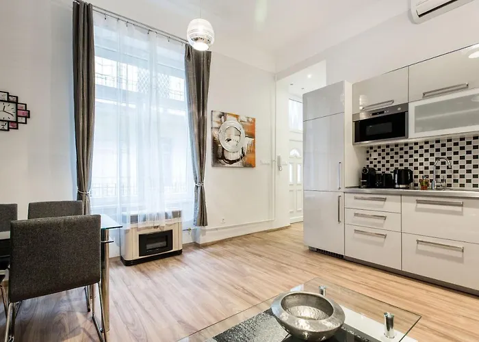 Apartman Quiet Nest In The Bustling Centre Of Budapest